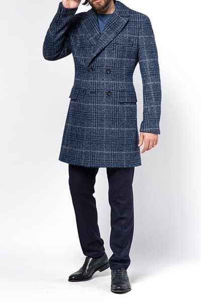 Классическое двубортное мужское пальто
